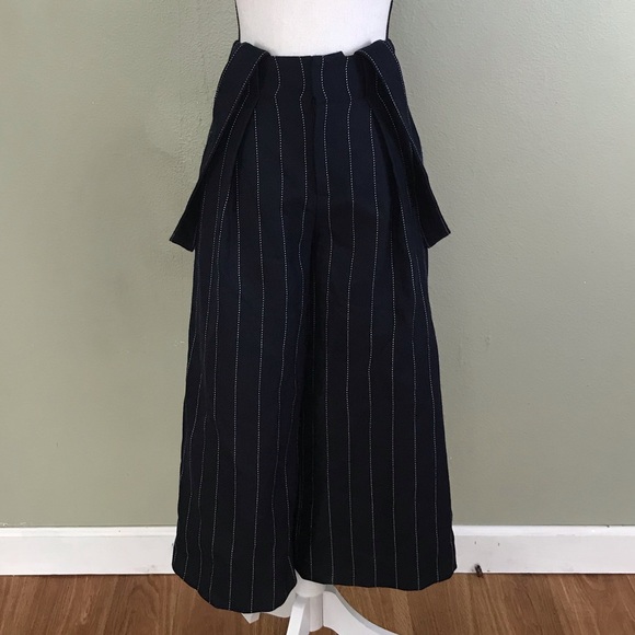 MO & Co NWT Pin Strip Capri w Shoulder Straps XS - Picture 6 of 8